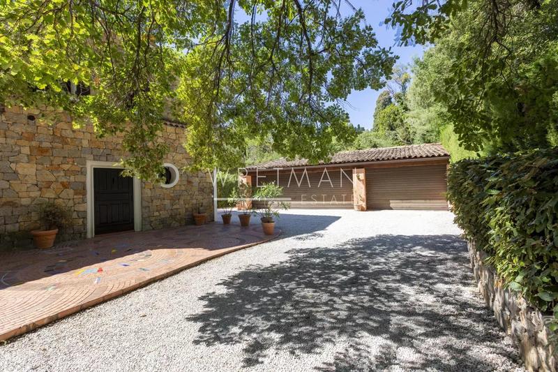 Maison - 237 m² - 8 pièces