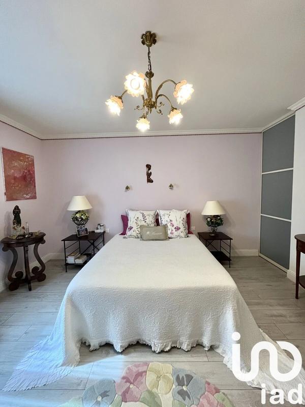 Maison - 260 m² - 10 pièces