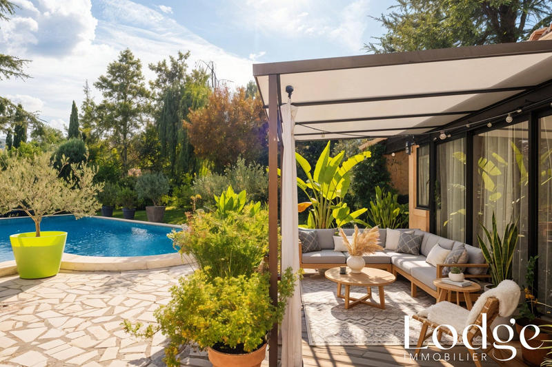 Maison traditionnelle - 180 m² - 6 pièces