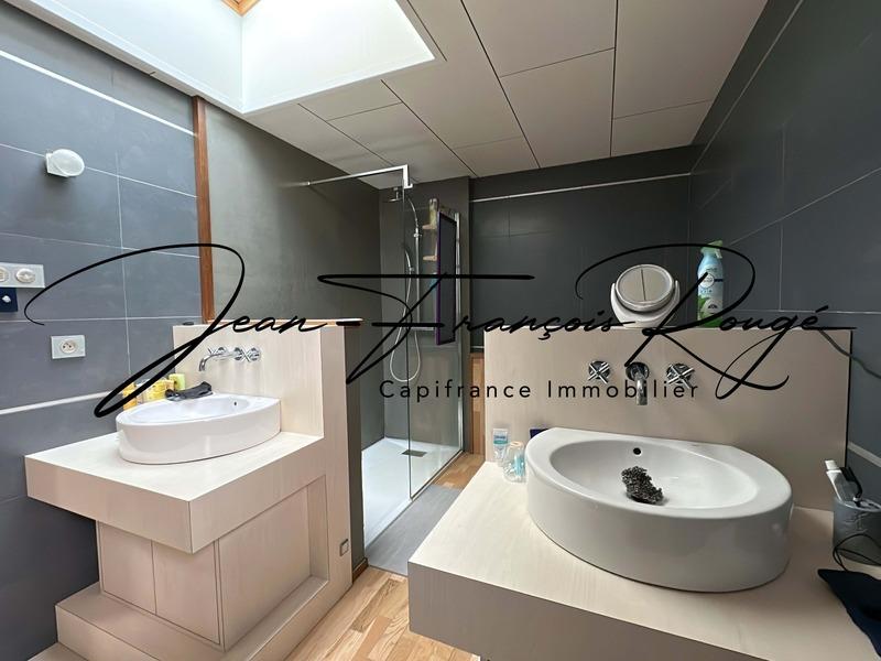 Maison - 320 m² - 10 pièces