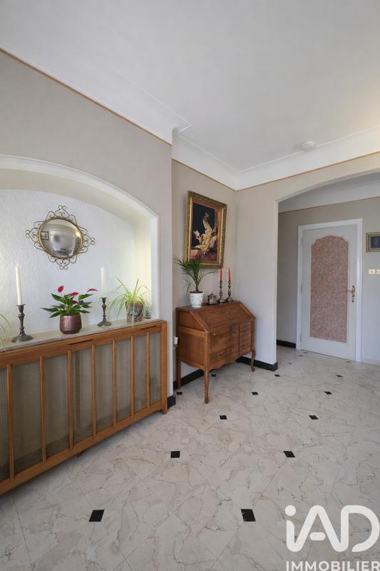 Maison - 240 m² - 5 pièces