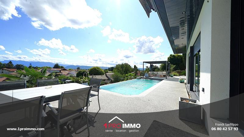 Maison - 230 m² - 6 pièces