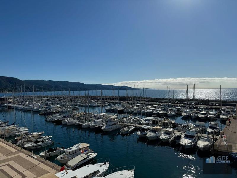 Appartement - 93 m² - 4 pièces