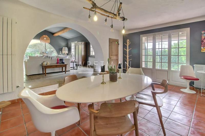 Villa - 180 m² - 6 pièces