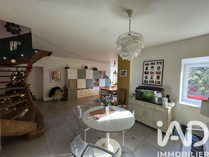 Maison - 273 m² - 11 pièces