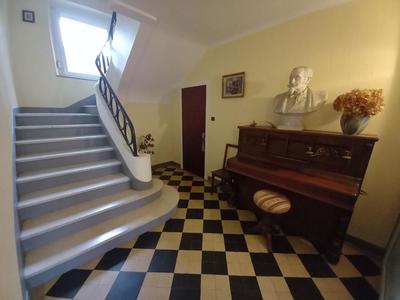 Maison - 265 m² - 12 pièces