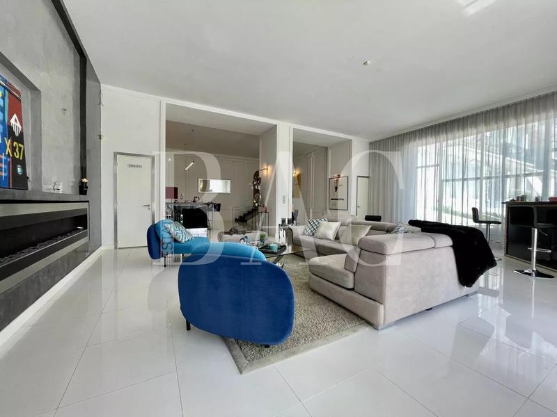 Appartement - 230 m² - 6 pièces