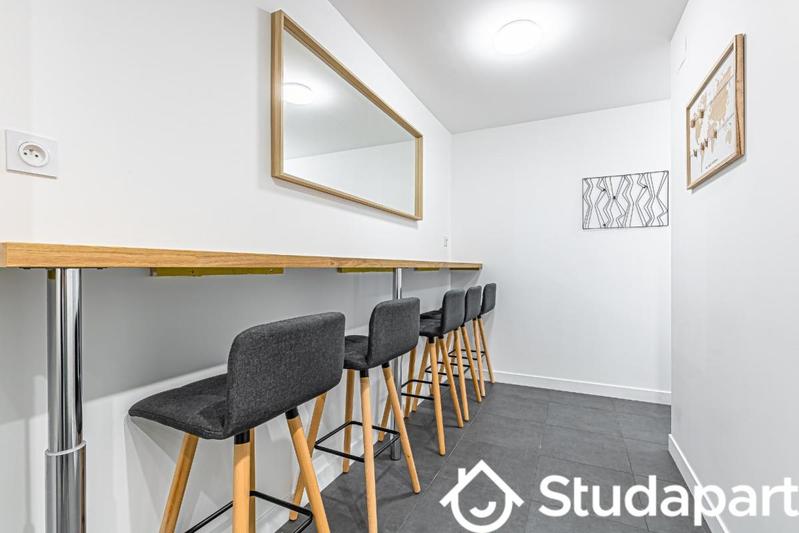 Chambre - 9 m² - 1 pièce