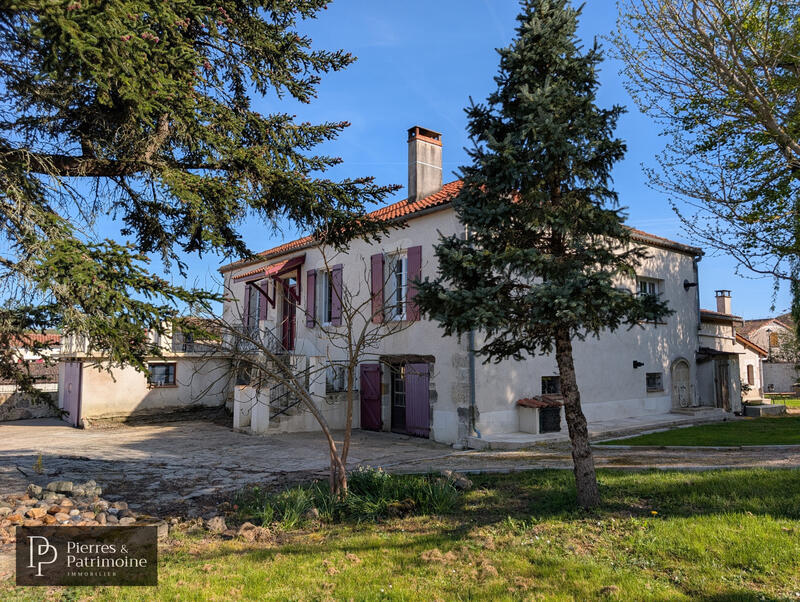 Maison de village - 270 m² - 8 pièces
