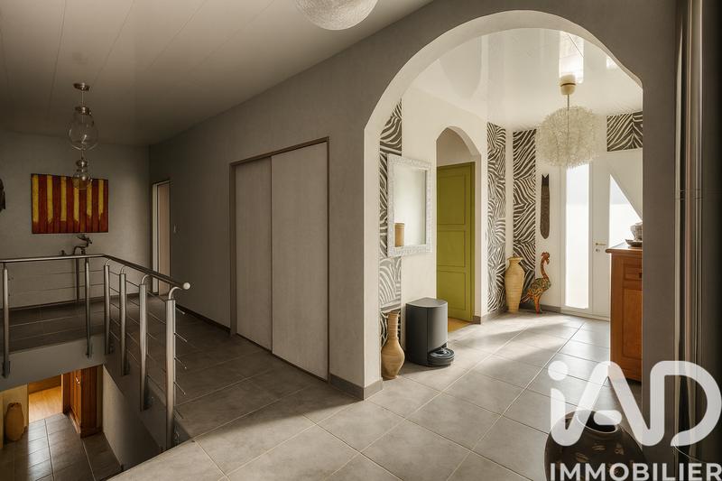Maison - 222 m² - 9 pièces