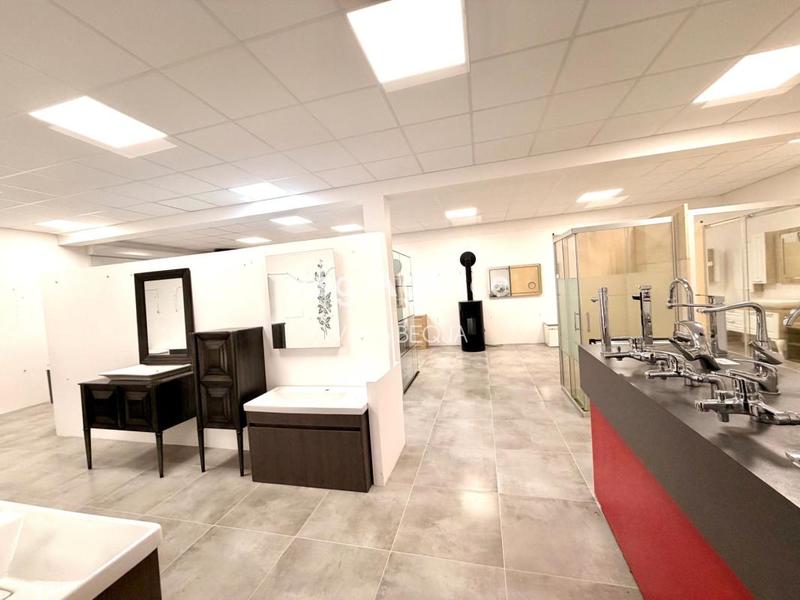 Local commercial - 464 m² - 10 pièces