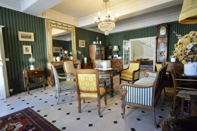 Maison - 250 m² - 9 pièces