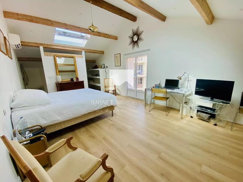 Maison - 230 m² - 6 pièces