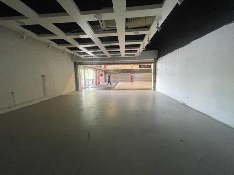 Local commercial - 165 m² - 1 pièce