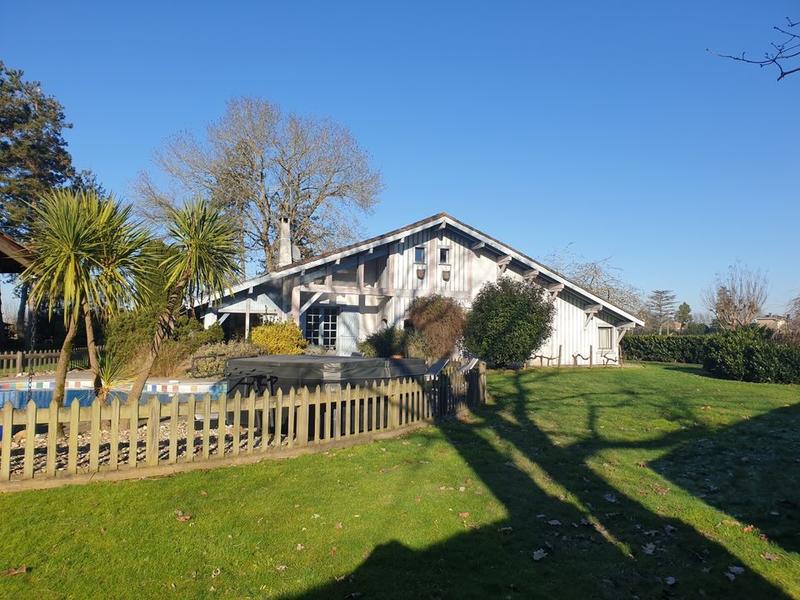 Maison - 186 m² - 8 pièces