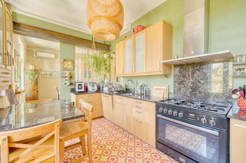 Maison - 232 m² - 11 pièces