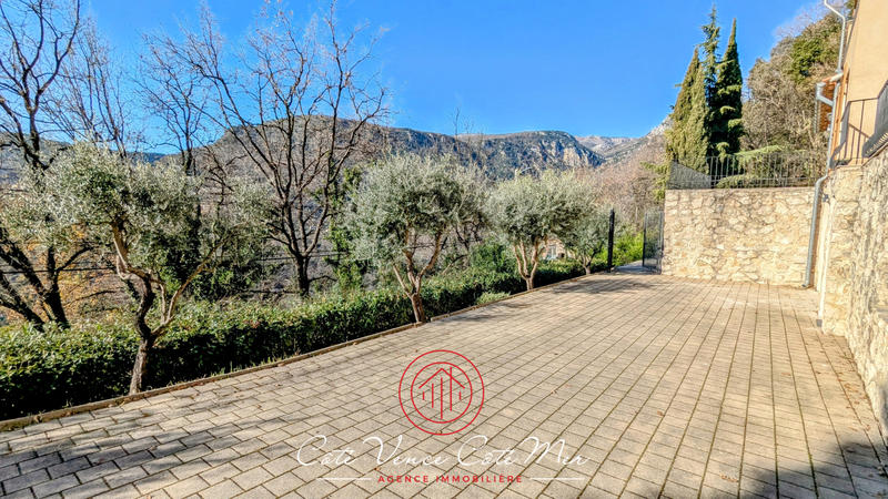 Maison - 257 m² - 9 pièces