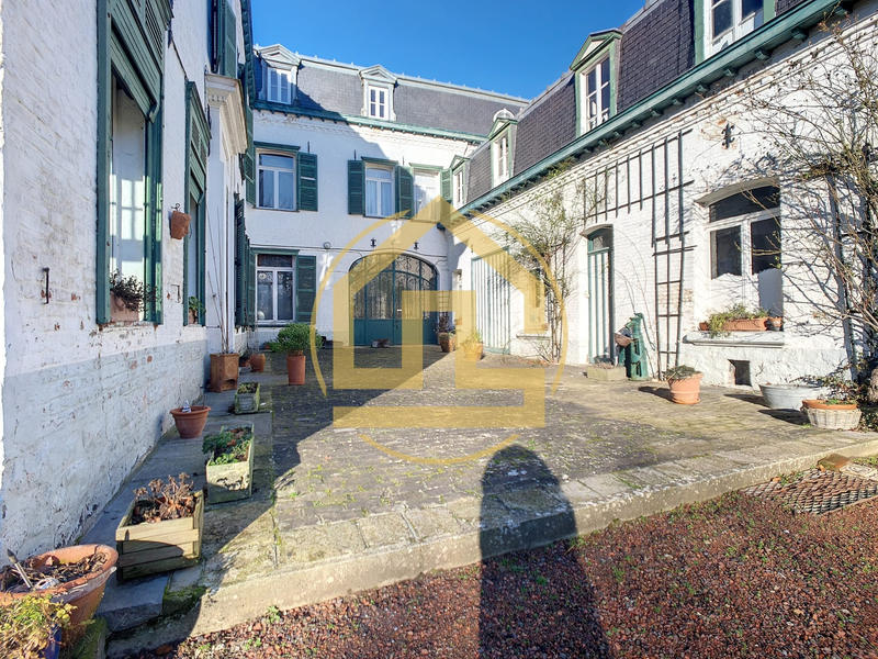 Maison - 430 m² - 13 pièces