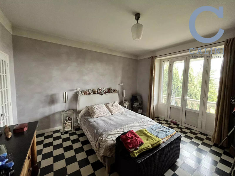 Maison - 203 m² - 8 pièces