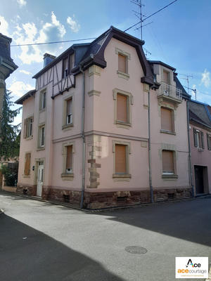 Maison - 212 m² - 9 pièces