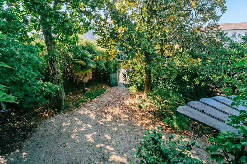 Maison - 260 m² - 7 pièces