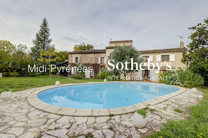 Maison - 256 m² - 7 pièces