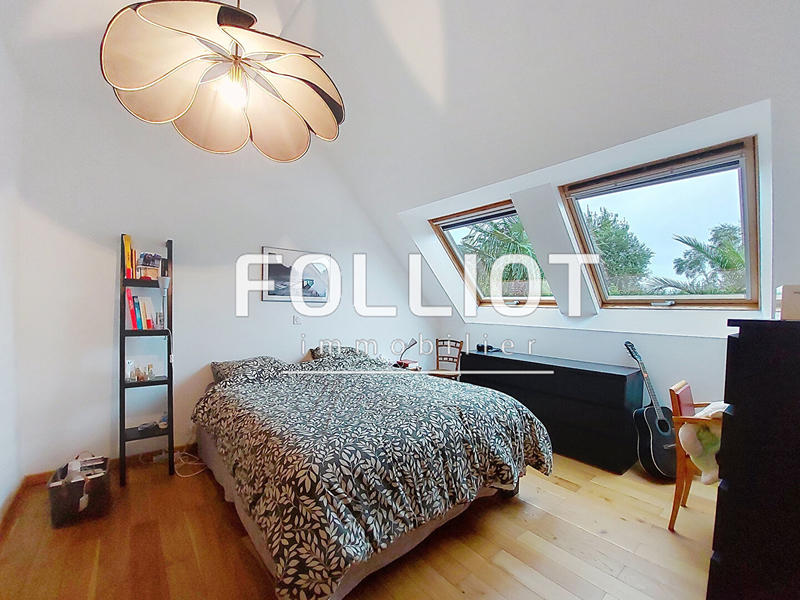 Maison - 201 m² - 7 pièces