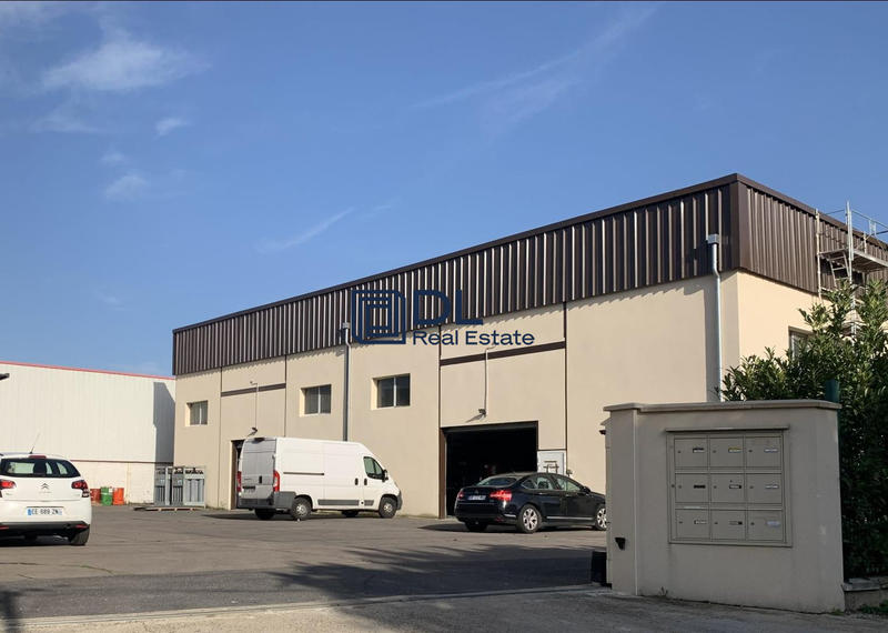 Entrepôt - 1 233 m²