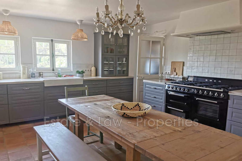 Maison - 220 m² - 7 pièces