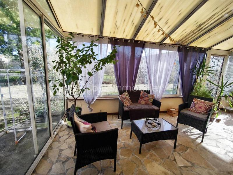 Propriété - 225 m² - 9 pièces