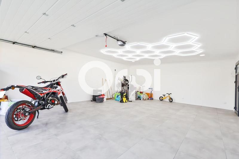 Maison - 230 m² - 6 pièces