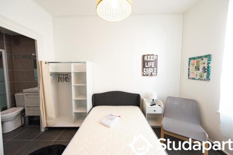 Chambre - 14 m² - 1 pièce