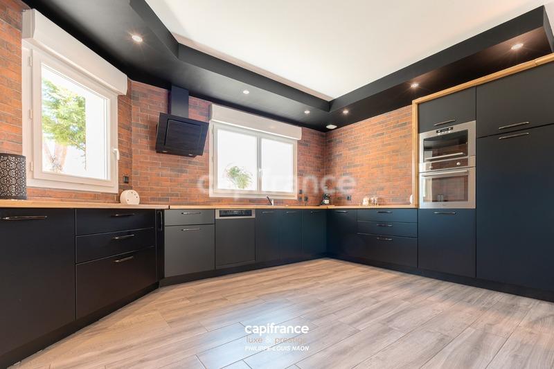 Maison - 260 m² - 8 pièces