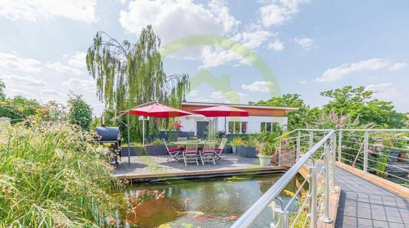 Maison - 305 m² - 11 pièces