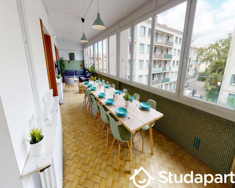 Chambre - 77 m² - 1 pièce