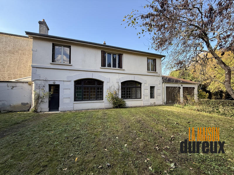 Maison - 310 m² - 12 pièces