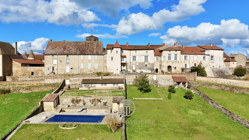 Maison - 317 m² - 13 pièces