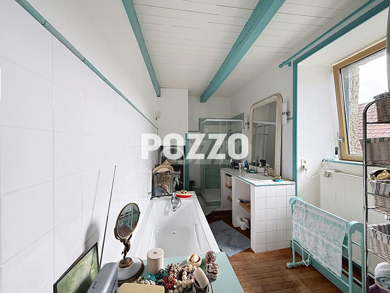 Maison - 210 m² - 8 pièces