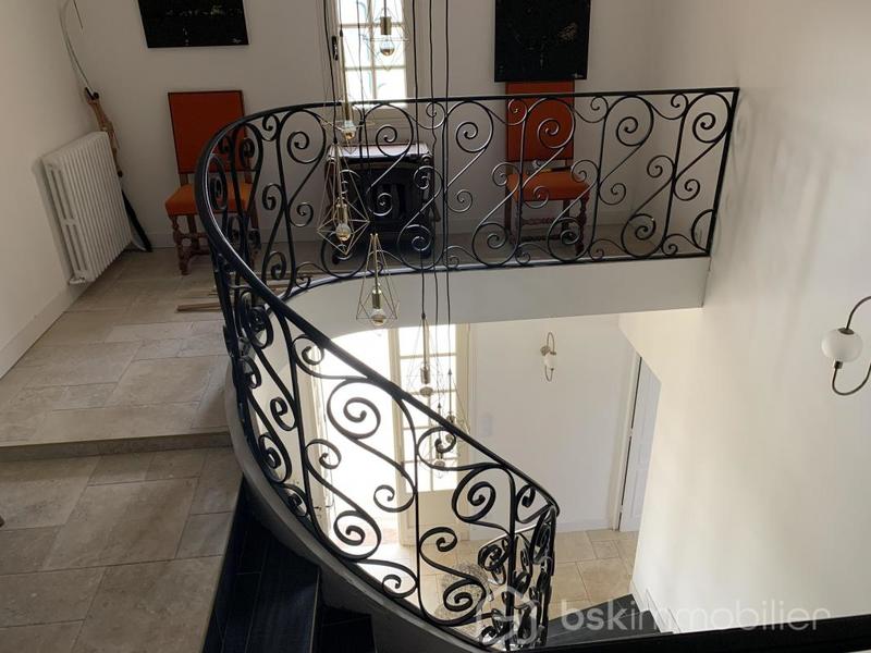 Propriété - 252 m² - 7 pièces