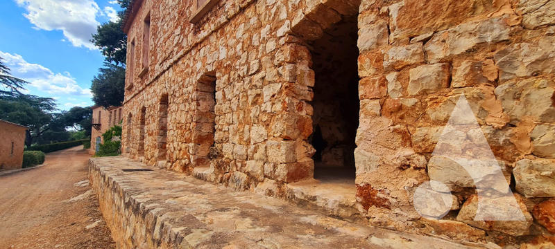 Château - 1 200 m² - 20 pièces