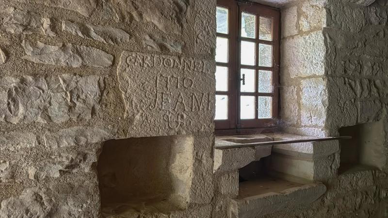 Maison en pierre - 251 m² - 8 pièces