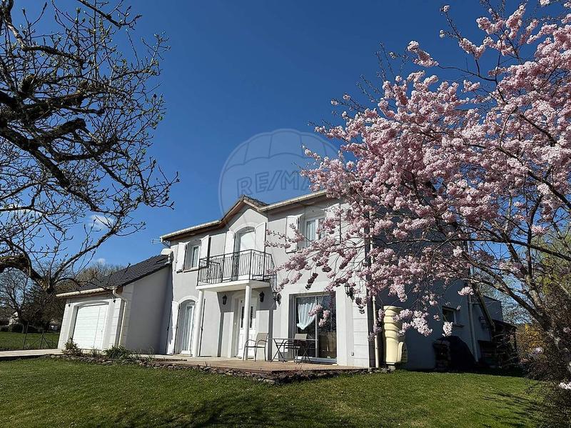 Maison - 220 m² - 7 pièces