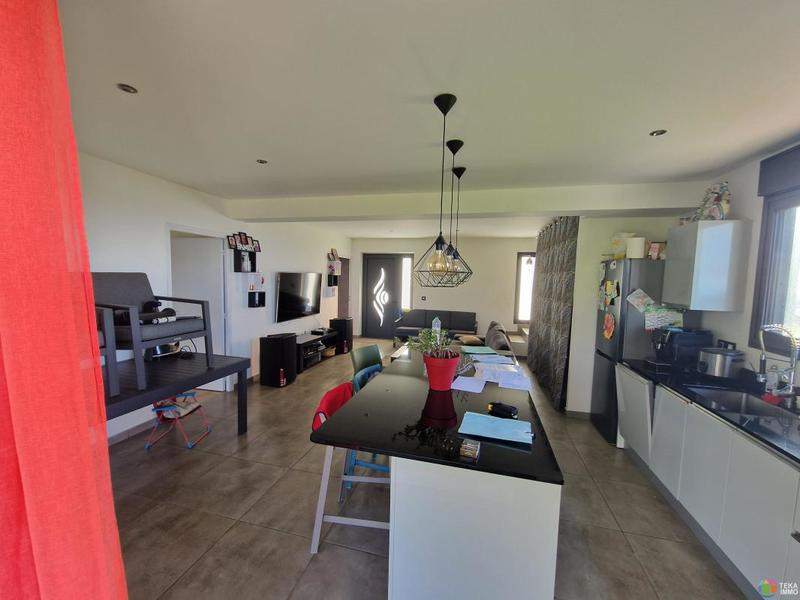 Maison - 94 m² - 4 pièces