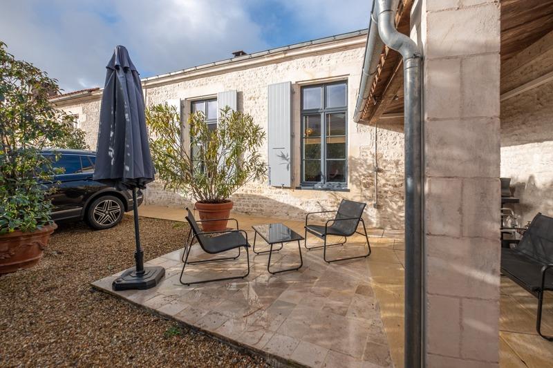 Maison en pierre - 207 m² - 7 pièces