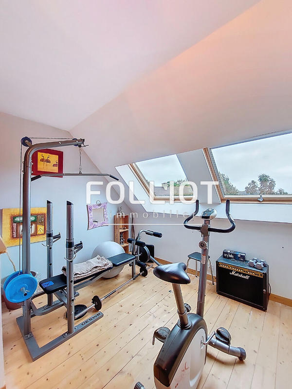 Maison - 201 m² - 7 pièces