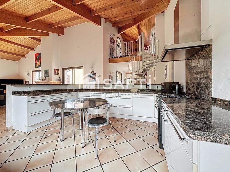 Maison - 216 m² - 6 pièces