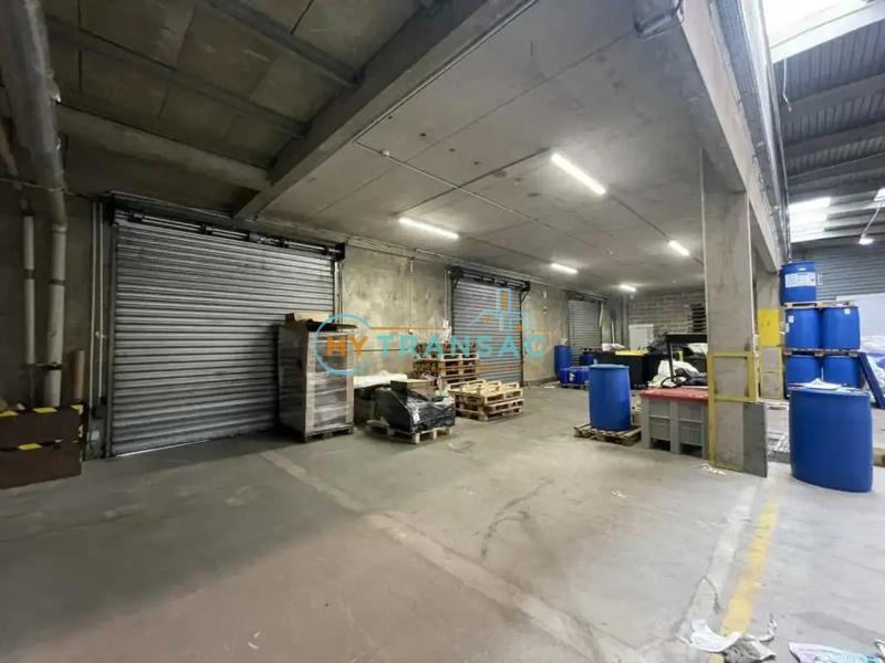 Entrepôt - 4 990 m²