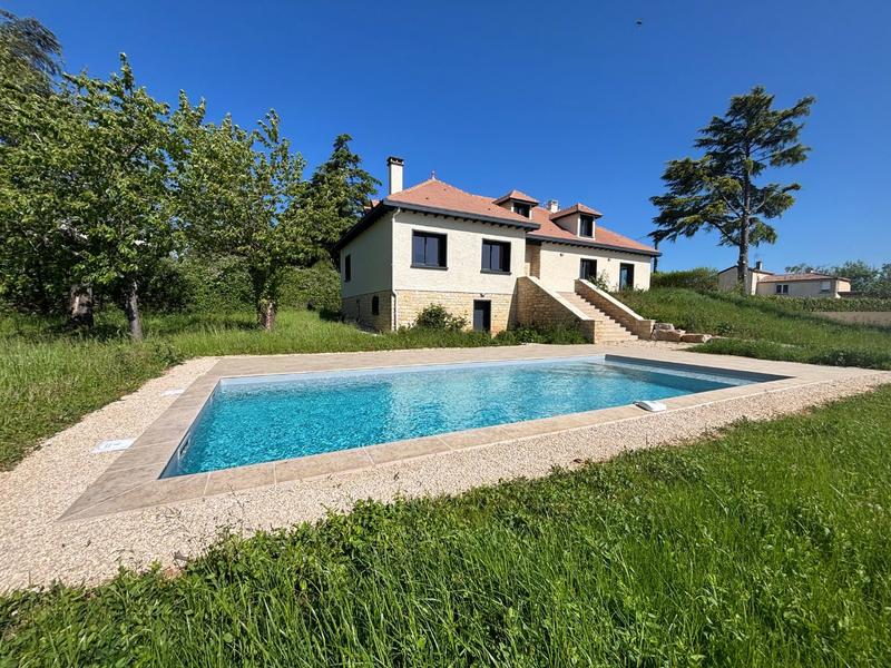 Maison - 340 m² - 12 pièces