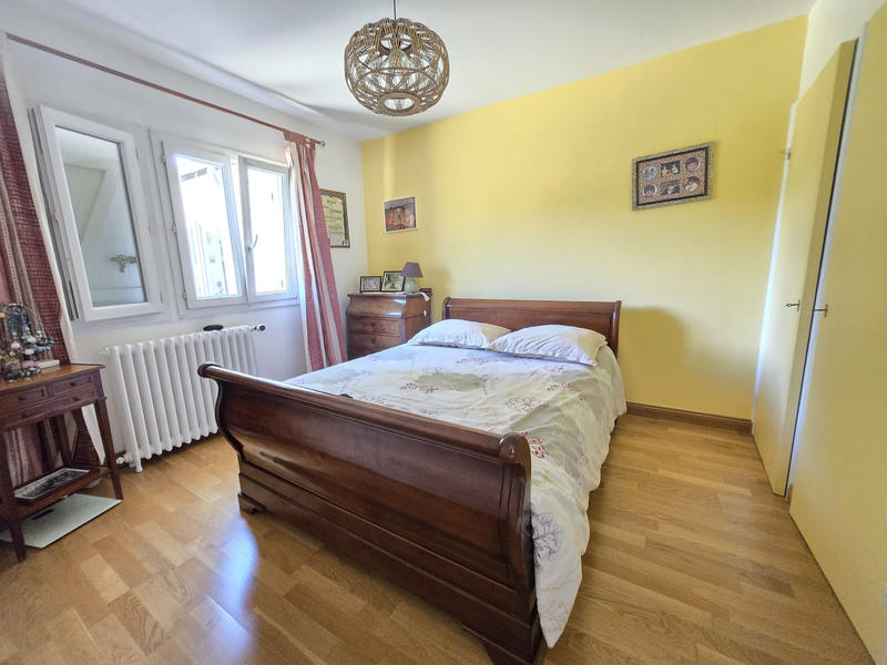 Maison - 230 m² - 9 pièces