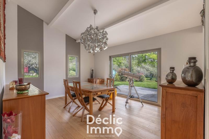 Maison - 210 m² - 6 pièces